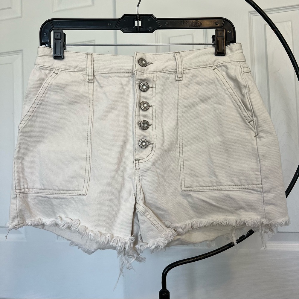 We The Free button-fly fringed shorts EUC size 27